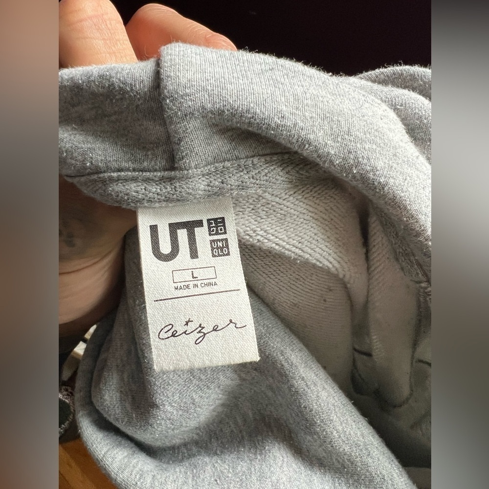 Uniqlo thumbs up no worries club hooded sweatshirt large - Picture 5 of 5